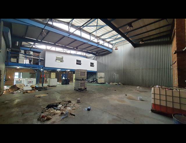 944M² WAREHOUSE TO LET IN SEBENZA